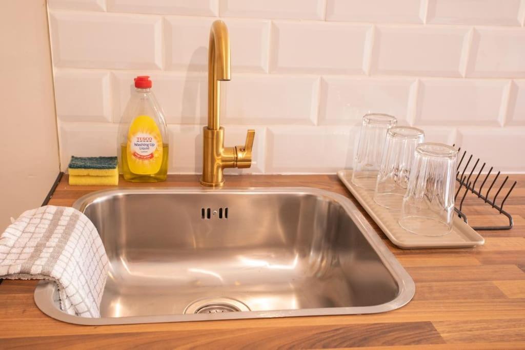 Cosy & Convenient Space Near M1, Em Airport & Appartamento *