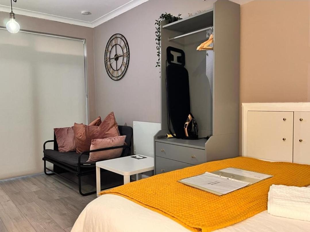 Cosy & Convenient Space Near M1, Em Airport & Appartamento *