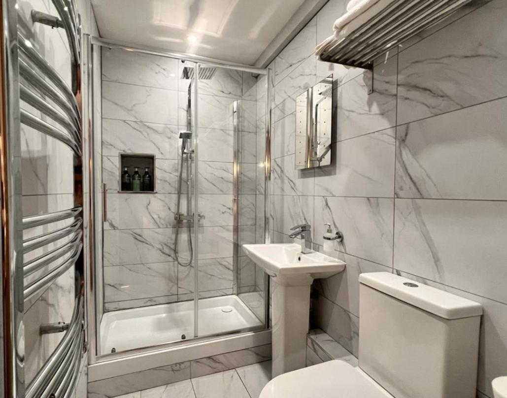 Cosy & Convenient Space Near M1, Em Airport & Appartamento *